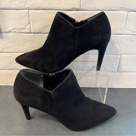 Charles by Charles David sz 7 black suede pointy toe heeled ankle booties - Picture 4 of 11